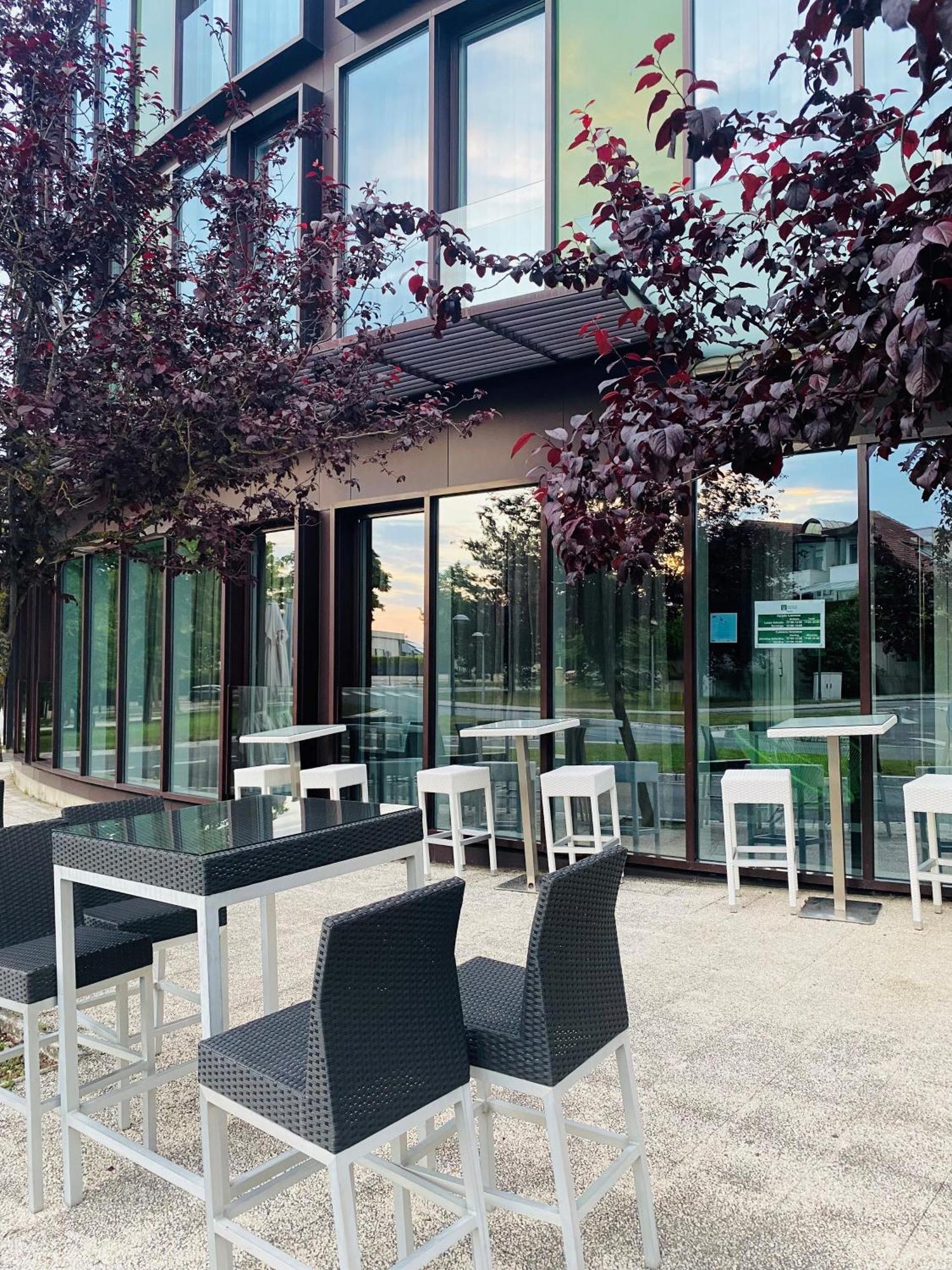 Hotel Jardines De Uleta Suites Vitoria-Gasteiz Kültér fotó