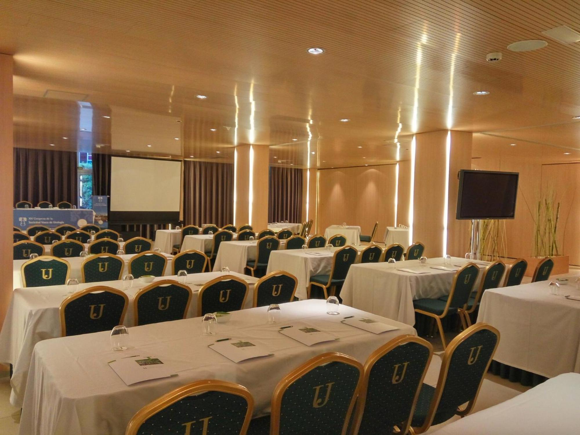 Hotel Jardines De Uleta Suites Vitoria-Gasteiz Kültér fotó