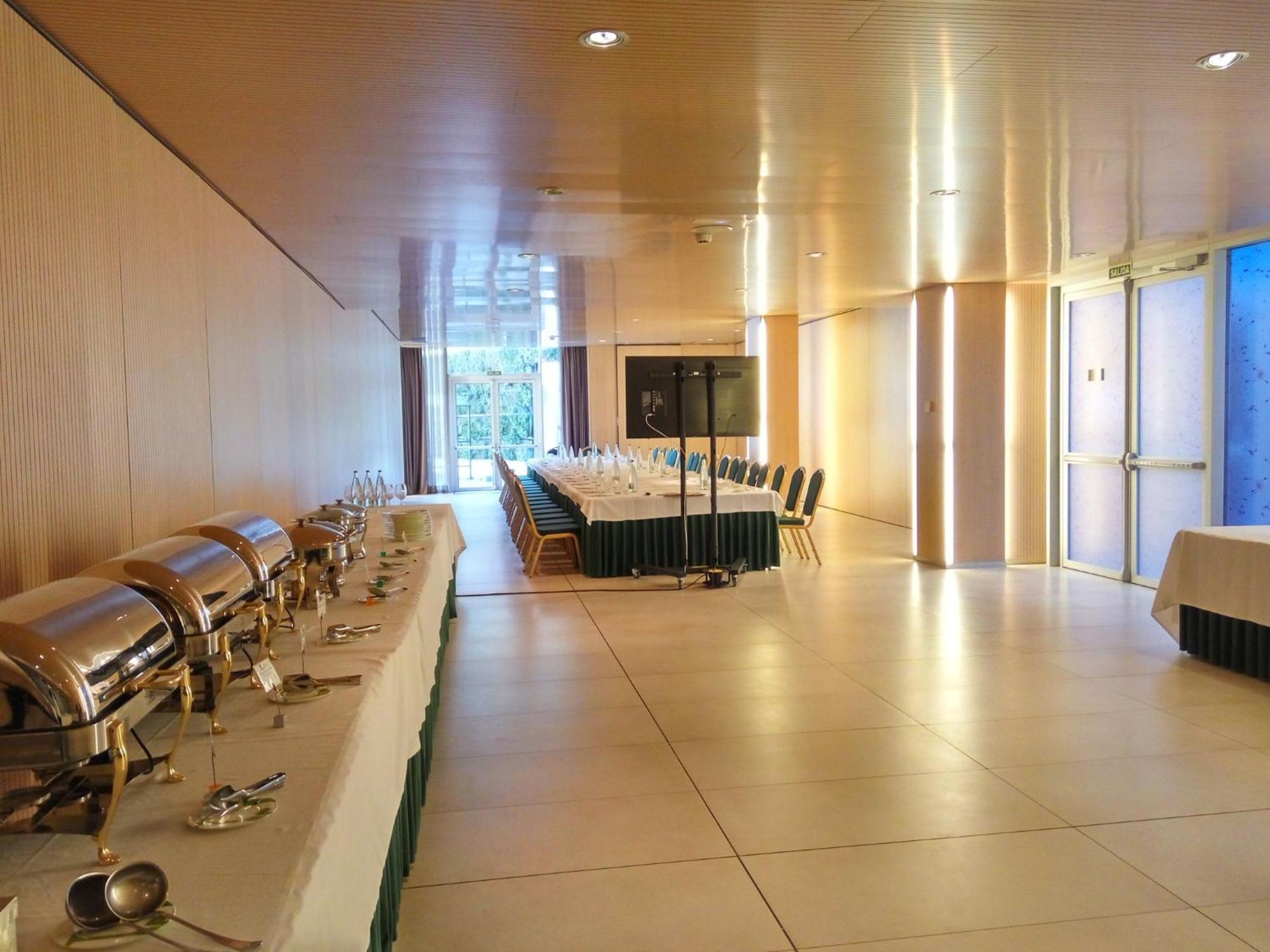 Hotel Jardines De Uleta Suites Vitoria-Gasteiz Kültér fotó