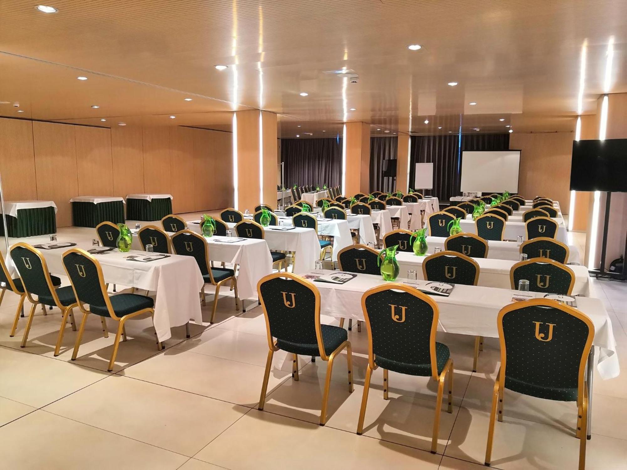 Hotel Jardines De Uleta Suites Vitoria-Gasteiz Kültér fotó