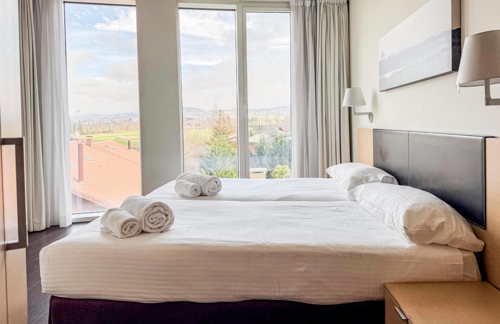 Hotel Jardines De Uleta Suites Vitoria-Gasteiz Kültér fotó