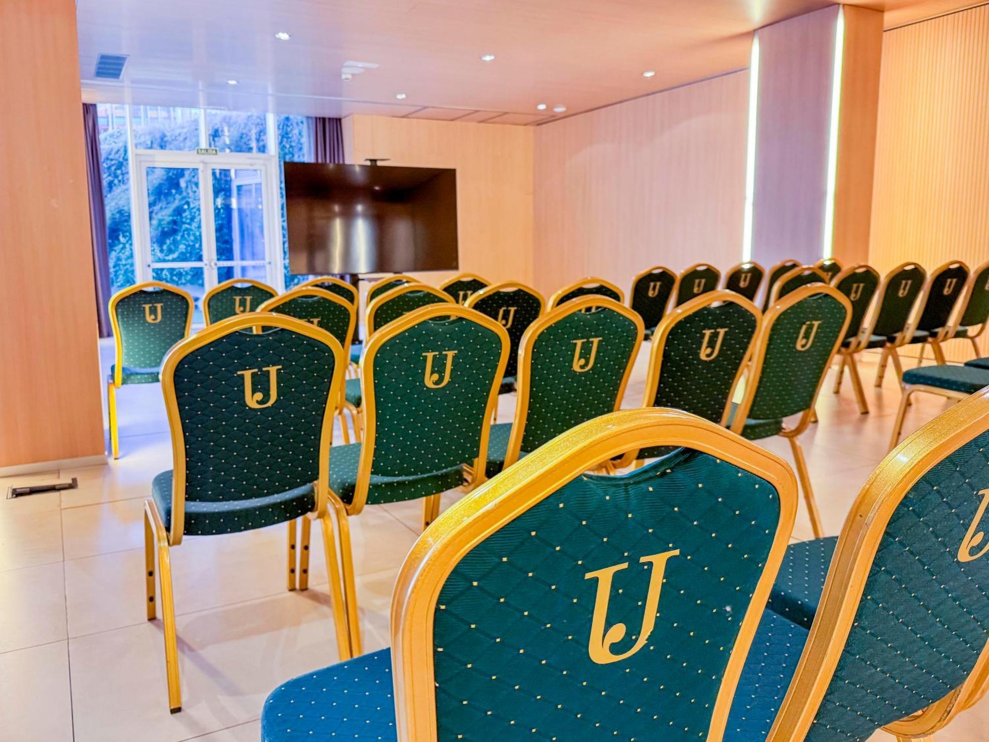 Hotel Jardines De Uleta Suites Vitoria-Gasteiz Kültér fotó