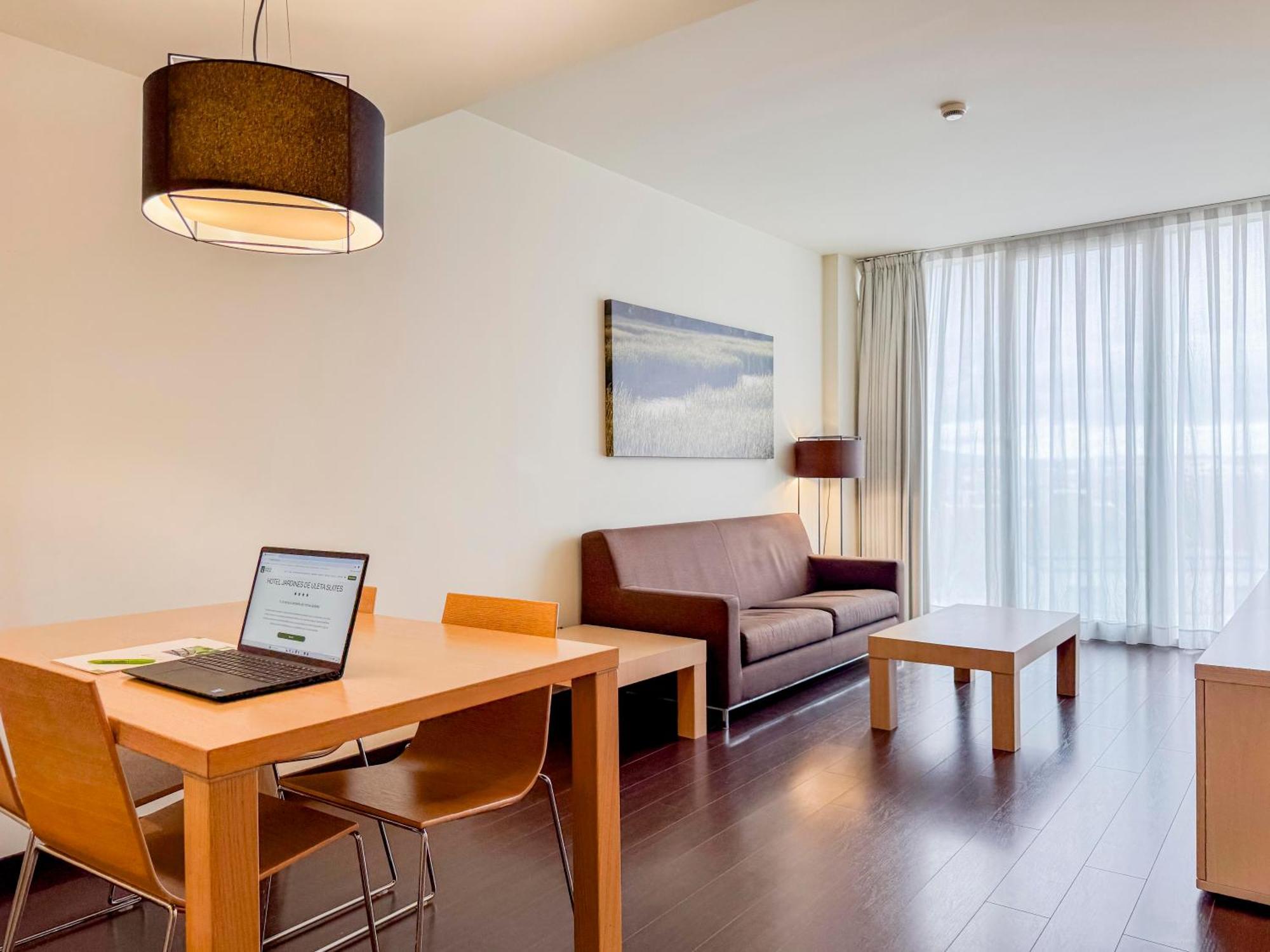 Hotel Jardines De Uleta Suites Vitoria-Gasteiz Kültér fotó