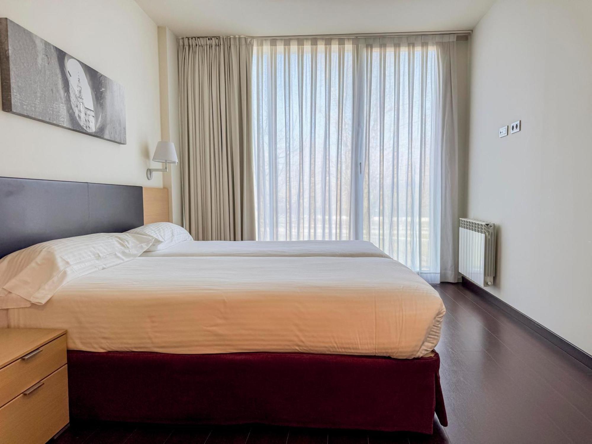 Hotel Jardines De Uleta Suites Vitoria-Gasteiz Kültér fotó