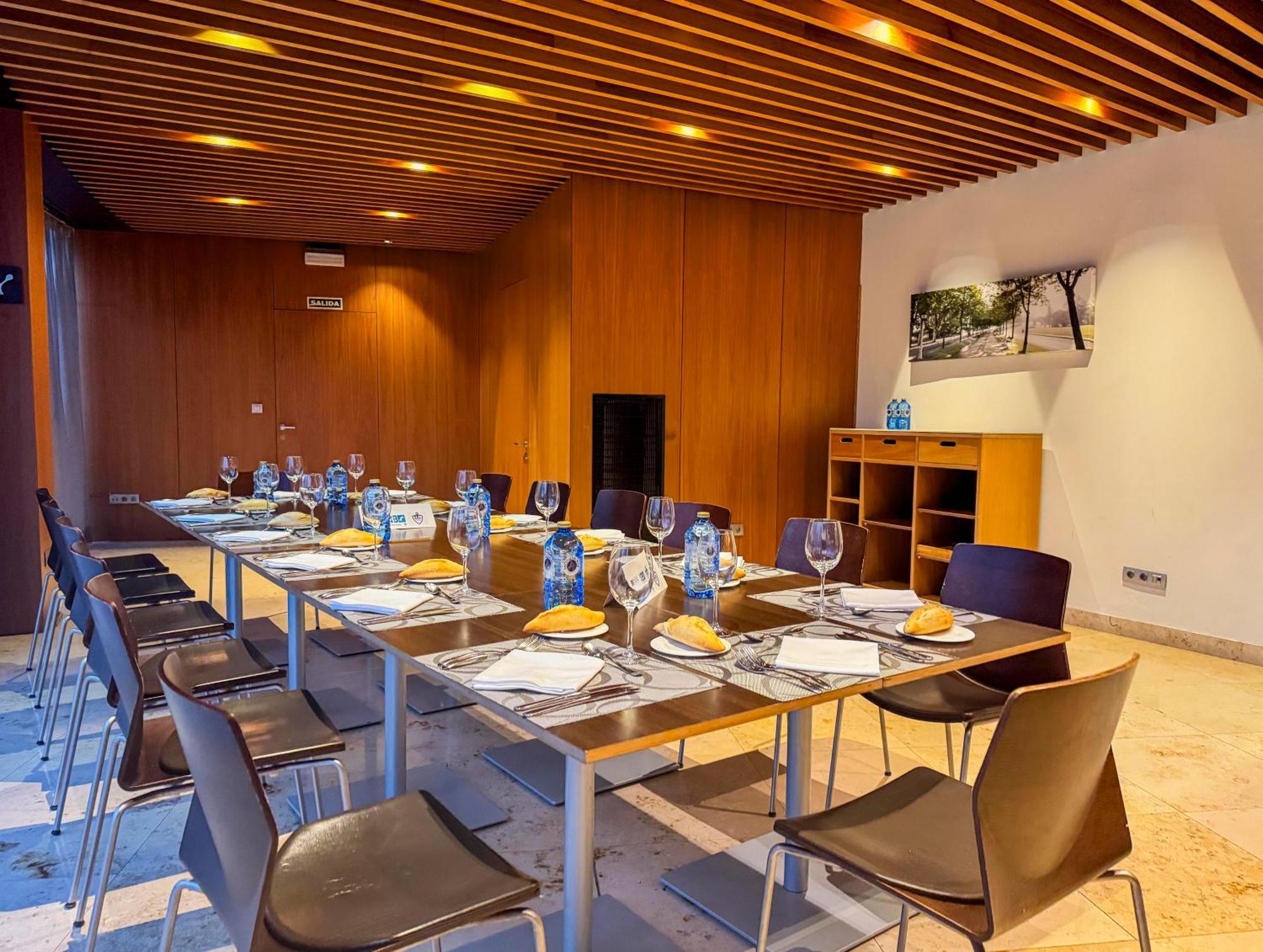 Hotel Jardines De Uleta Suites Vitoria-Gasteiz Kültér fotó
