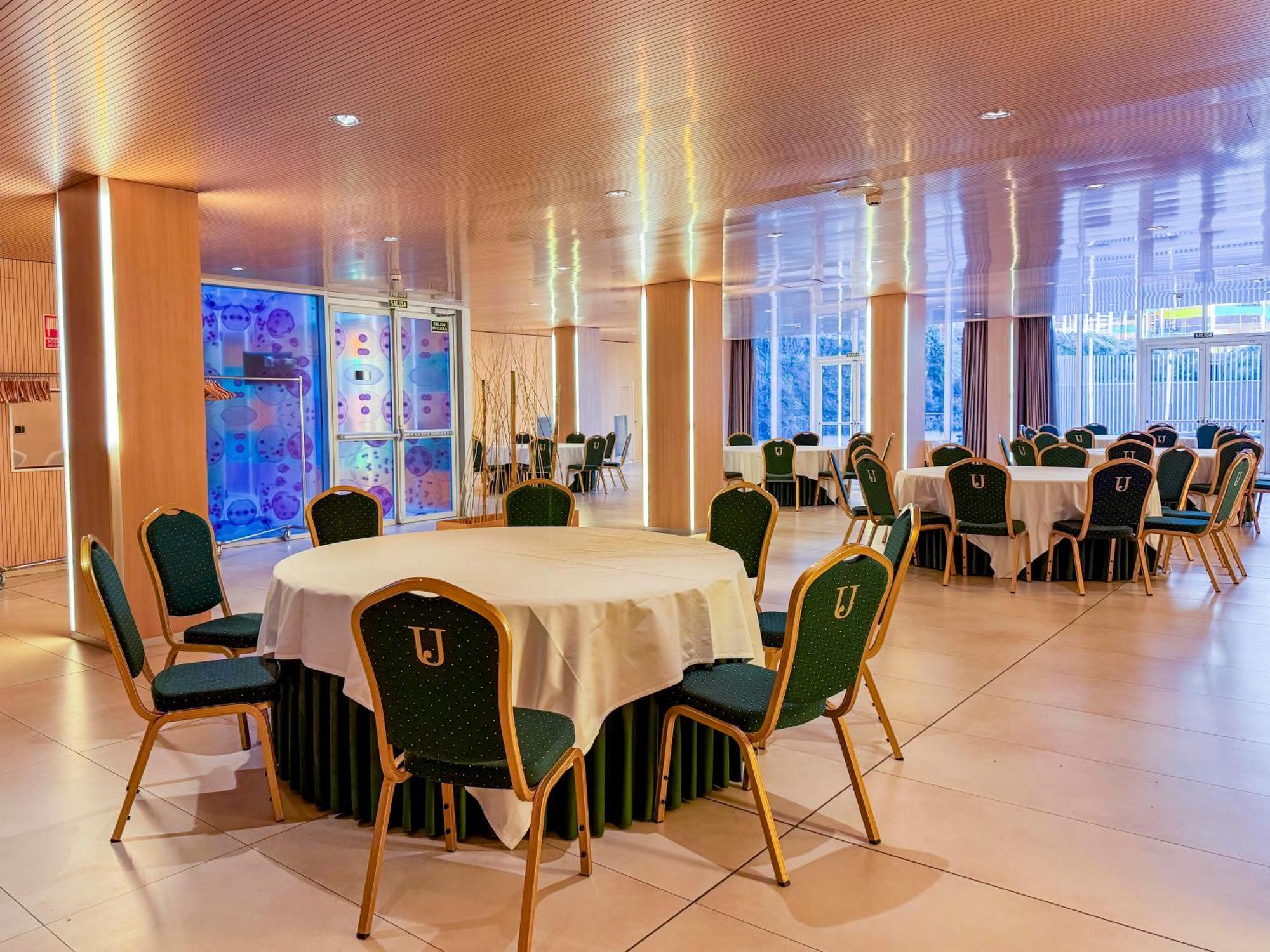 Hotel Jardines De Uleta Suites Vitoria-Gasteiz Kültér fotó