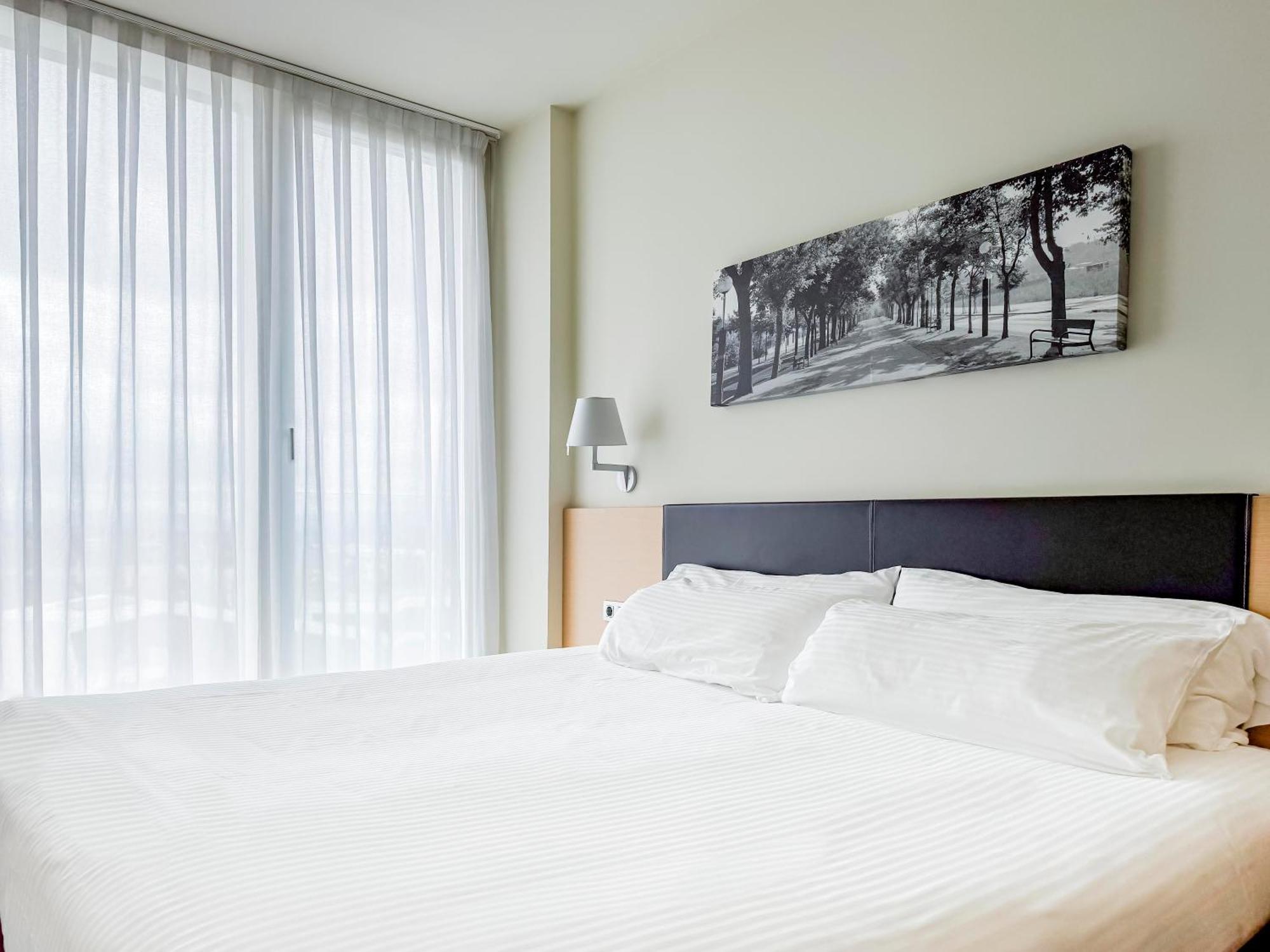 Hotel Jardines De Uleta Suites Vitoria-Gasteiz Kültér fotó