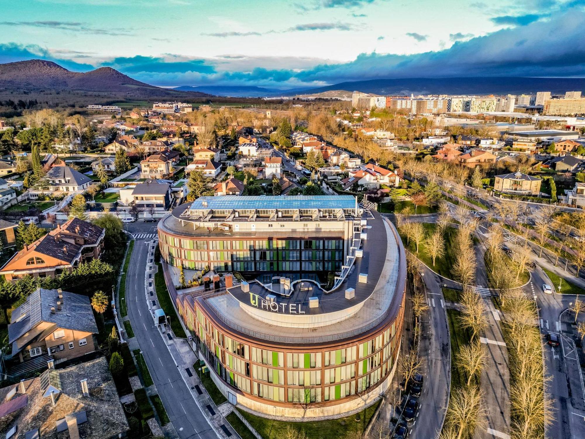 Hotel Jardines De Uleta Suites Vitoria-Gasteiz Kültér fotó